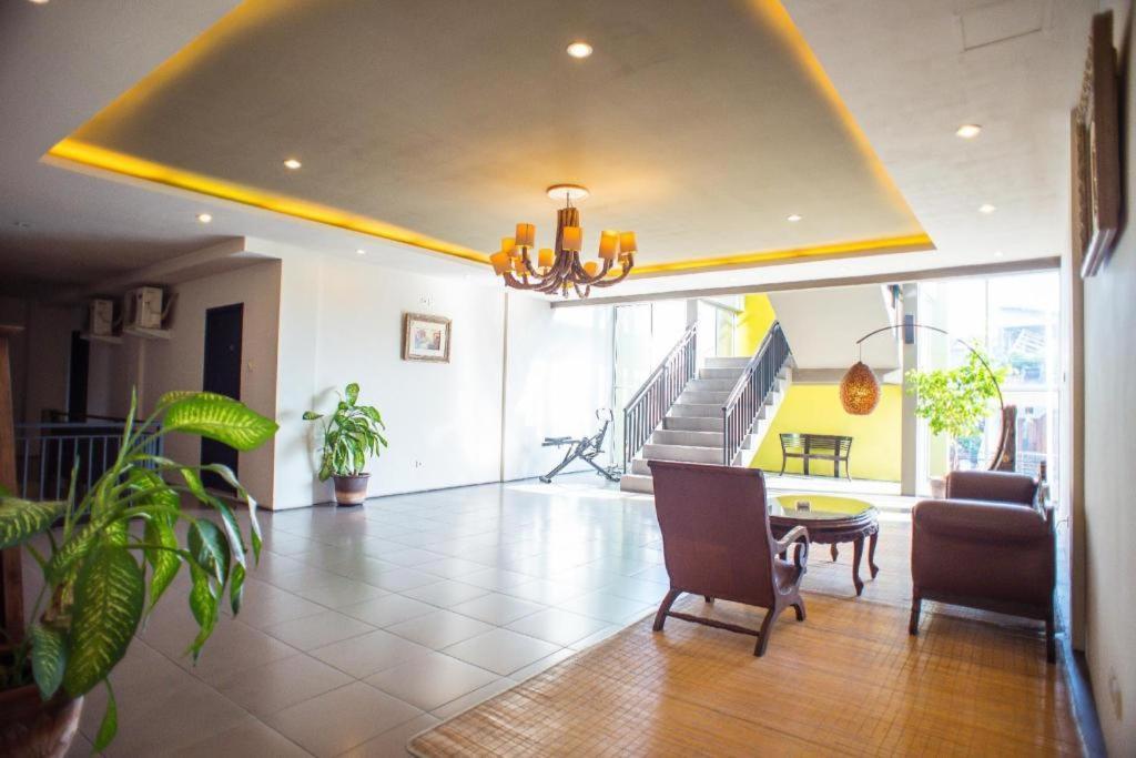 โรงแรมอีคลิปส์ ปราวิโรตามัน ยอกยาการ์ตา ภายนอก รูปภาพ