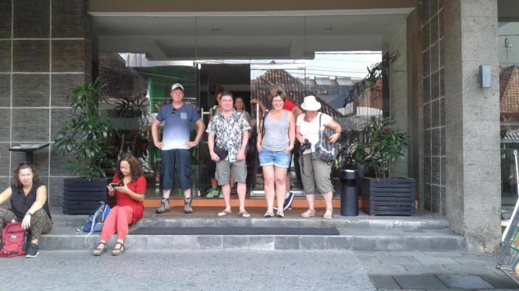 โรงแรมอีคลิปส์ ปราวิโรตามัน ยอกยาการ์ตา ภายนอก รูปภาพ
